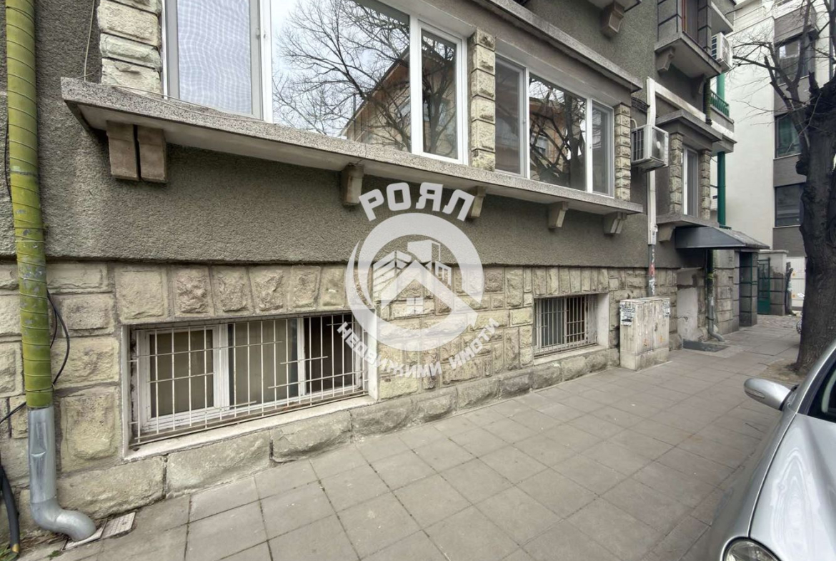 Роял Имоти отдава под наем магазин в Центъра на гр.Пловдив - 0