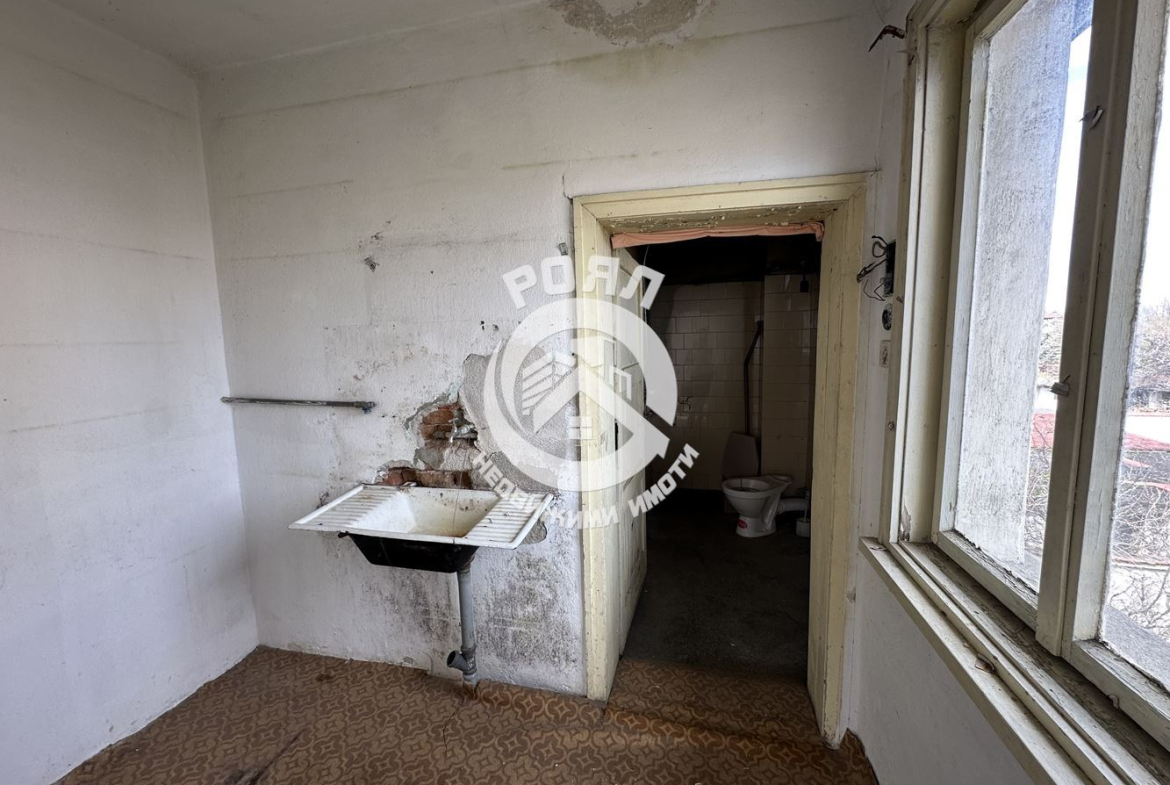 Роял Имоти продава Ексклузивно етаж от къща в гр.Стамболийски - 0