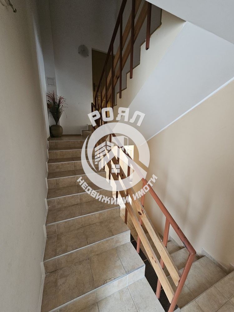 Роял Имоти продава Ексклузивно самостоятелна, обзаведена къща с двор в село Брестник, Пловдив - 0