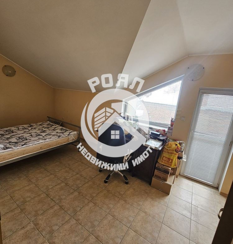 Роял Имоти продава Ексклузивно самостоятелна, обзаведена къща с двор в село Брестник, Пловдив - 0