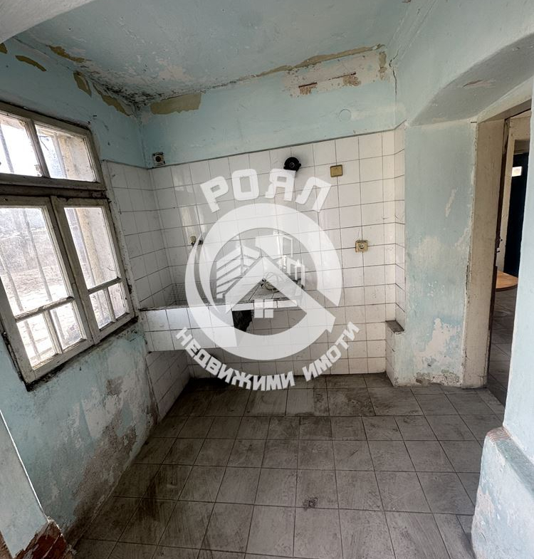 Роял Имоти продава Ексклузивно двуетажна къща с двор в гр.Стамболийски - 0