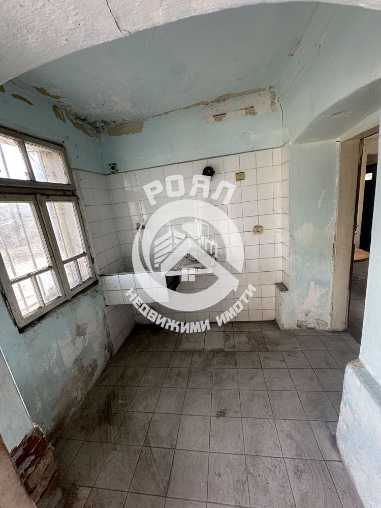 Роял Имоти продава Ексклузивно двуетажна къща с двор в гр.Стамболийски - 0