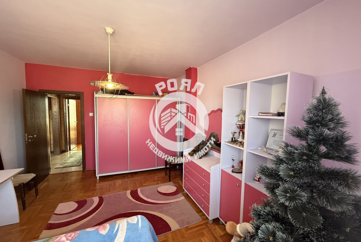 Роял имоти продава Ексклузивно тристаен апартамент в гр. Садово - 0