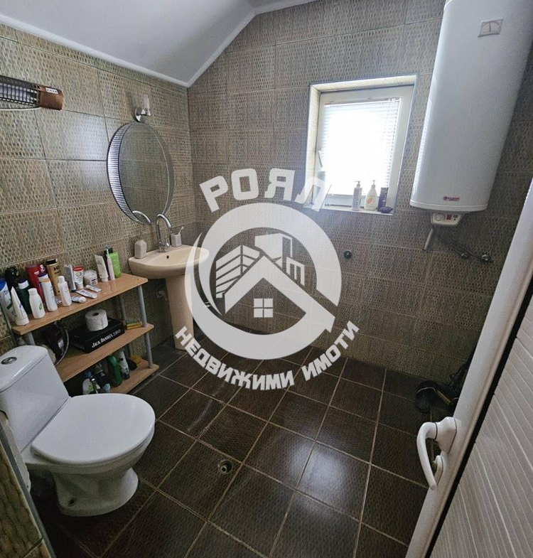 Роял Имоти продава Ексклузивно самостоятелна, обзаведена къща с двор в село Брестник, Пловдив - 0