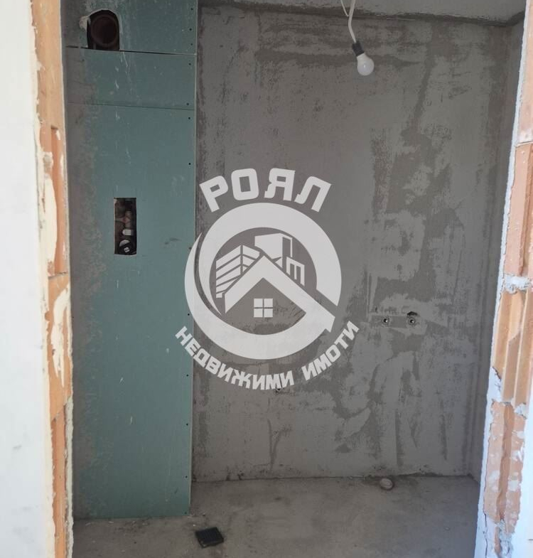 Роял Имоти продава двустаен апартамент в кв.Прослав - 0