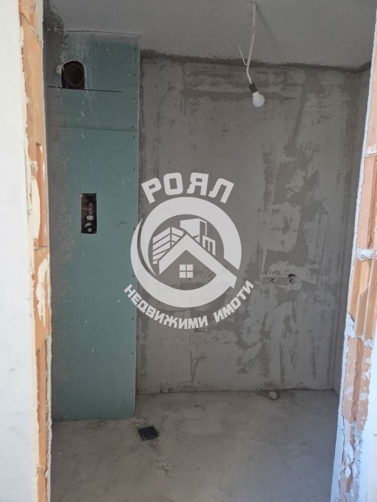 Роял Имоти продава двустаен апартамент в кв.Прослав - 0