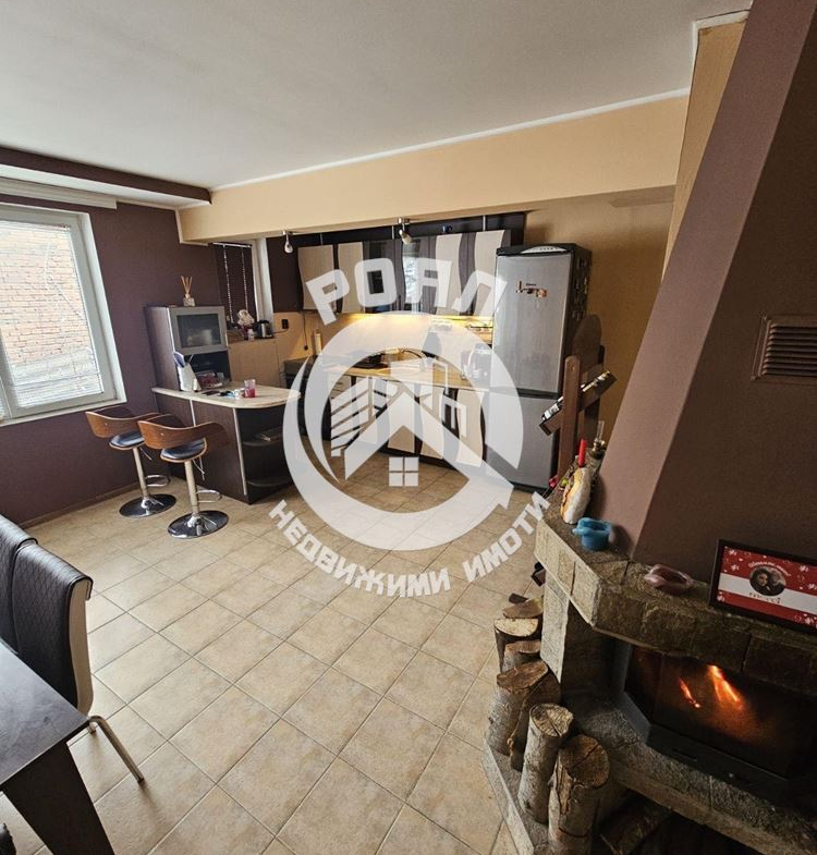 Роял Имоти продава Ексклузивно самостоятелна, обзаведена къща с двор в село Брестник, Пловдив - 0