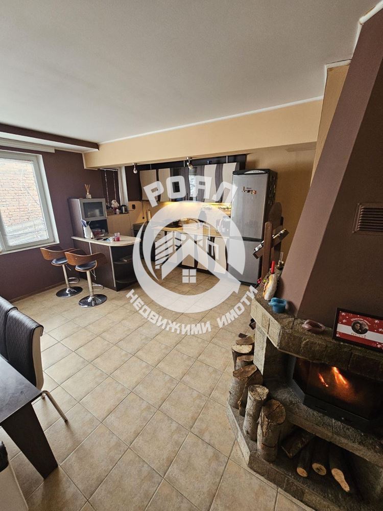 Роял Имоти продава Ексклузивно самостоятелна, обзаведена къща с двор в село Брестник, Пловдив - 0