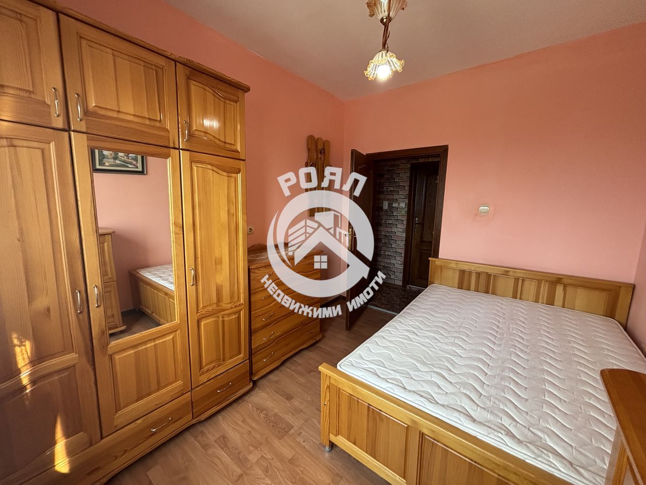 Роял Имоти продава ЕКСКЛУЗИВНО двустаен апартамент с три отделни помещения в кв. Южен, Пловдив - 0