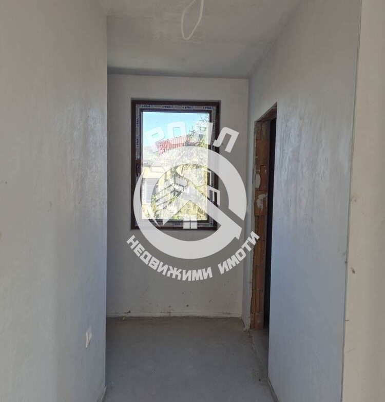 Роял Имоти продава двустаен апартамент в кв.Прослав - 0