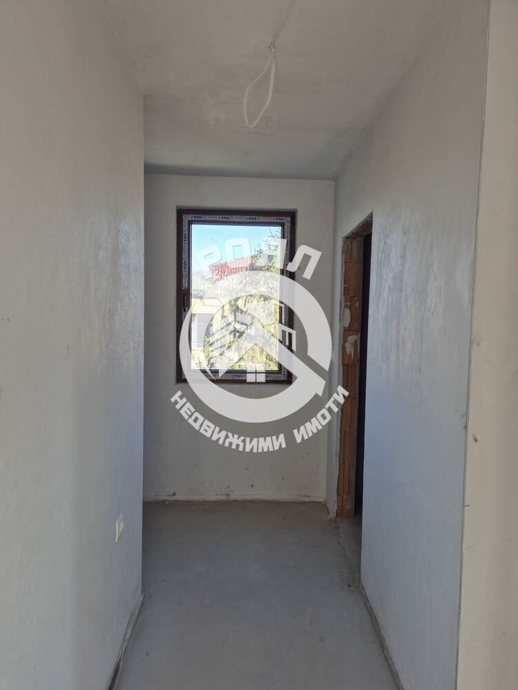 Роял Имоти продава двустаен апартамент в кв.Прослав - 0