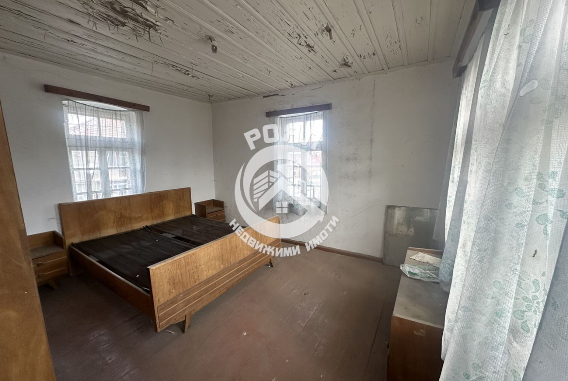 Роял Имоти продава Ексклузивно двуетажна къща с двор в гр.Стамболийски - 0