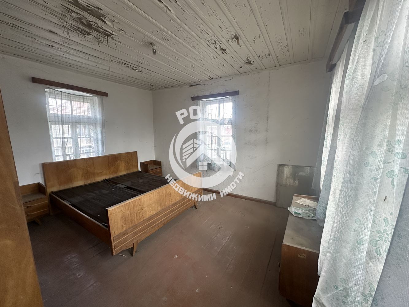 Роял Имоти продава Ексклузивно двуетажна къща с двор в гр.Стамболийски - 0