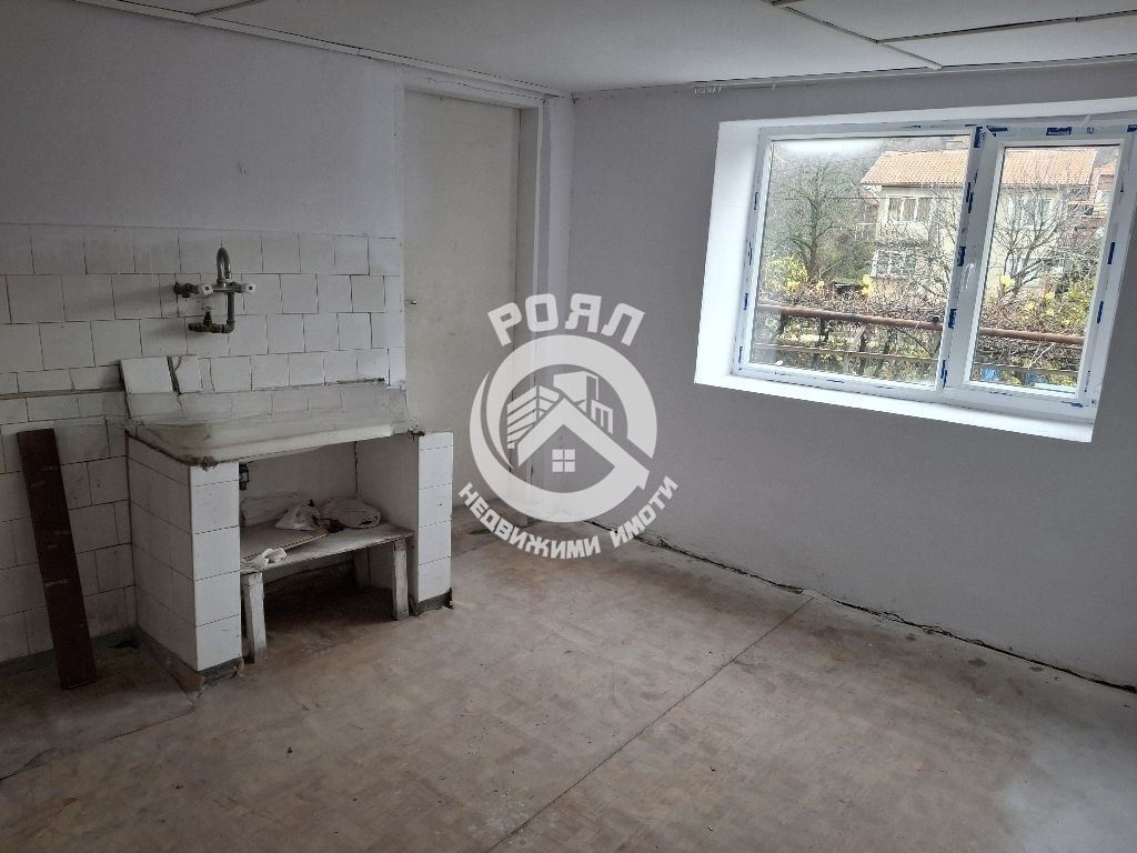 Роял Имоти продава двуетажна къща в гр.Перущица - 0