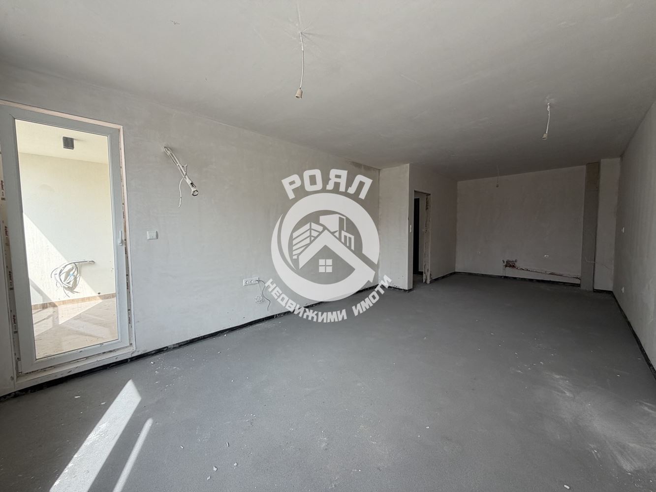 Роял имоти продава двустаен апартамент, Остромила, Пловдив - 0