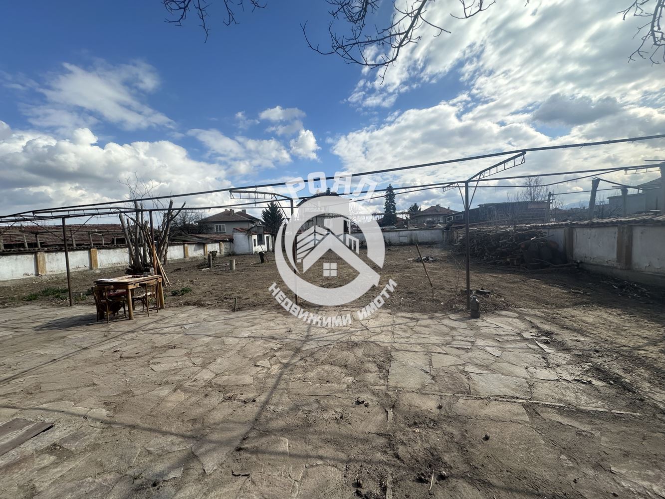 Роял Имоти продава Ексклузивно двуетажна къща с двор в гр.Стамболийски - 0