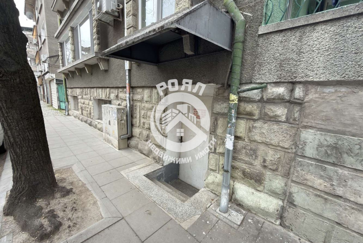 Роял Имоти отдава под наем магазин в Центъра на гр.Пловдив - 0