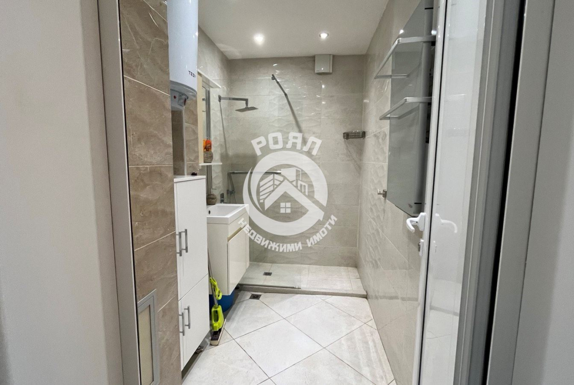 Роял Имоти отдава под наем четитистаен апаркамент в кв.Каменица - 0