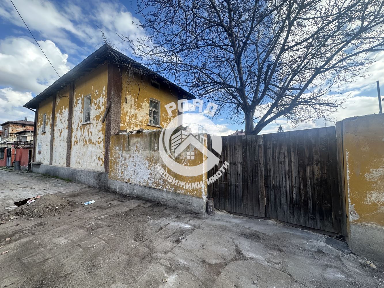 Роял Имоти продава Ексклузивно двуетажна къща с двор в гр.Стамболийски - 0