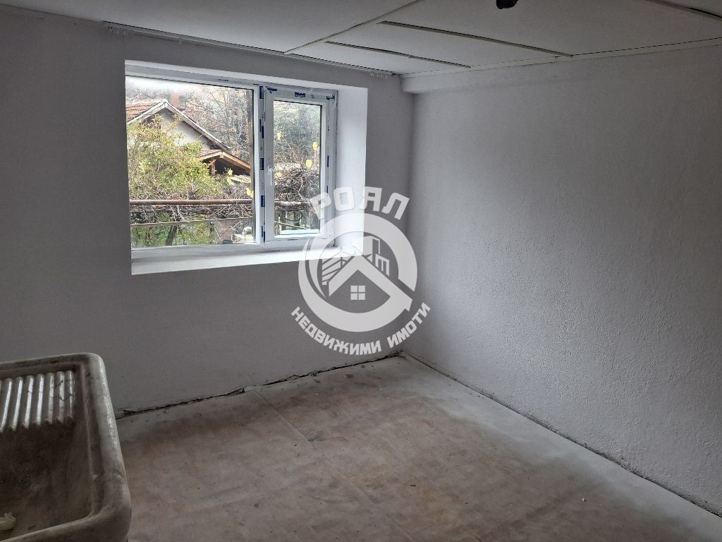 Роял Имоти продава двуетажна къща в гр.Перущица - 0