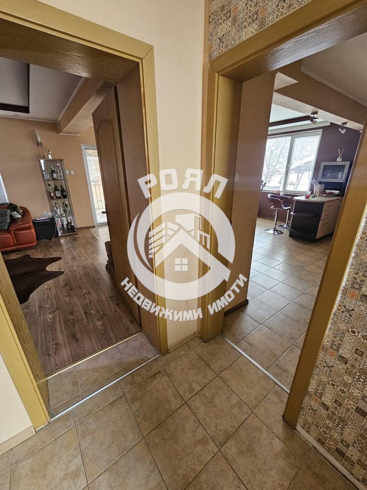 Роял Имоти продава Ексклузивно самостоятелна, обзаведена къща с двор в село Брестник, Пловдив - 0