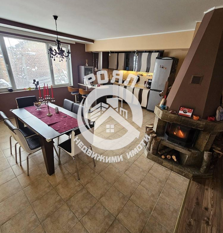 Роял Имоти продава Ексклузивно самостоятелна, обзаведена къща с двор в село Брестник, Пловдив - 0