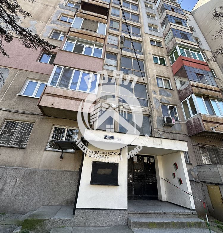 Роял Имоти продава Ексклузивно четиристаен апартамент на ул.Зенит в кв.Изгрев - 0