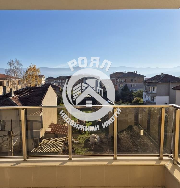 Роял Имоти продава двустаен апартамент в кв.Прослав - 0