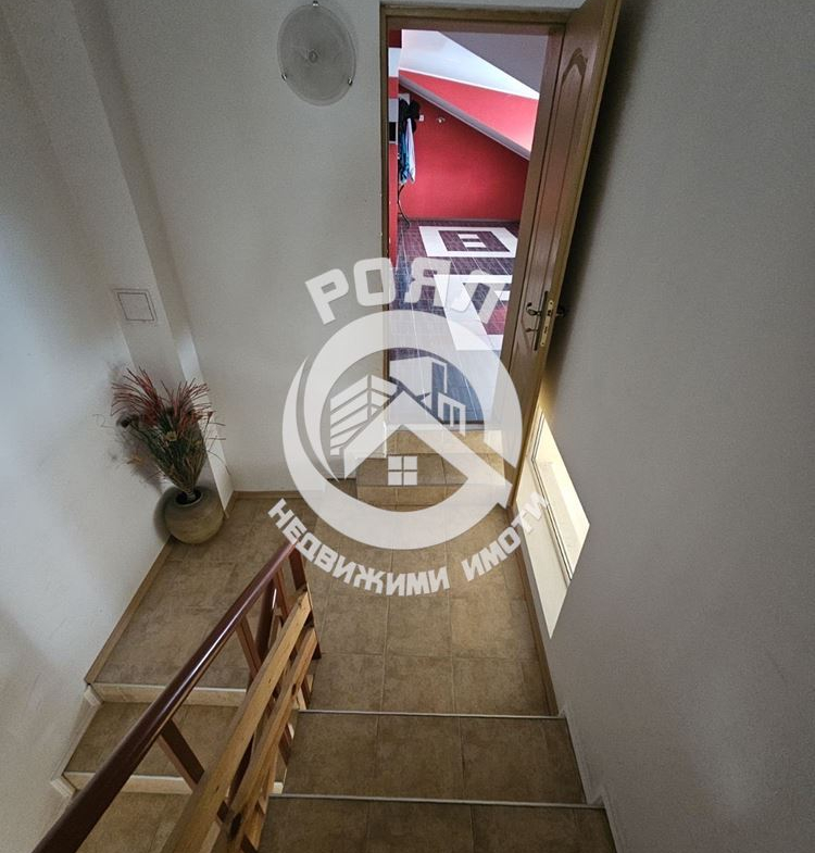 Роял Имоти продава Ексклузивно самостоятелна, обзаведена къща с двор в село Брестник, Пловдив - 0