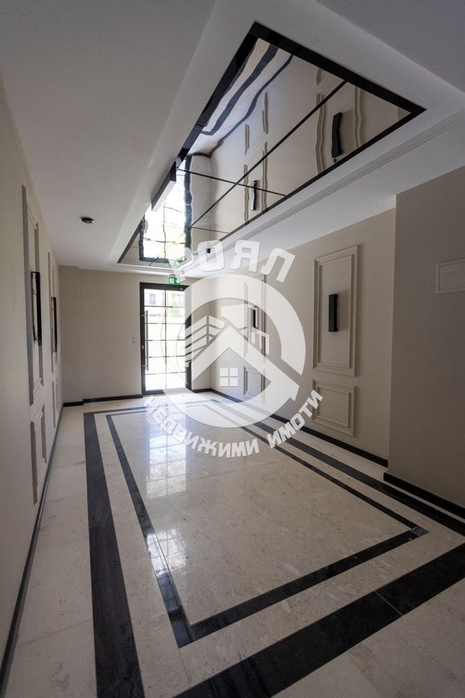 Роял имоти продава двустаен апартамент, Остромила, Пловдив - 0