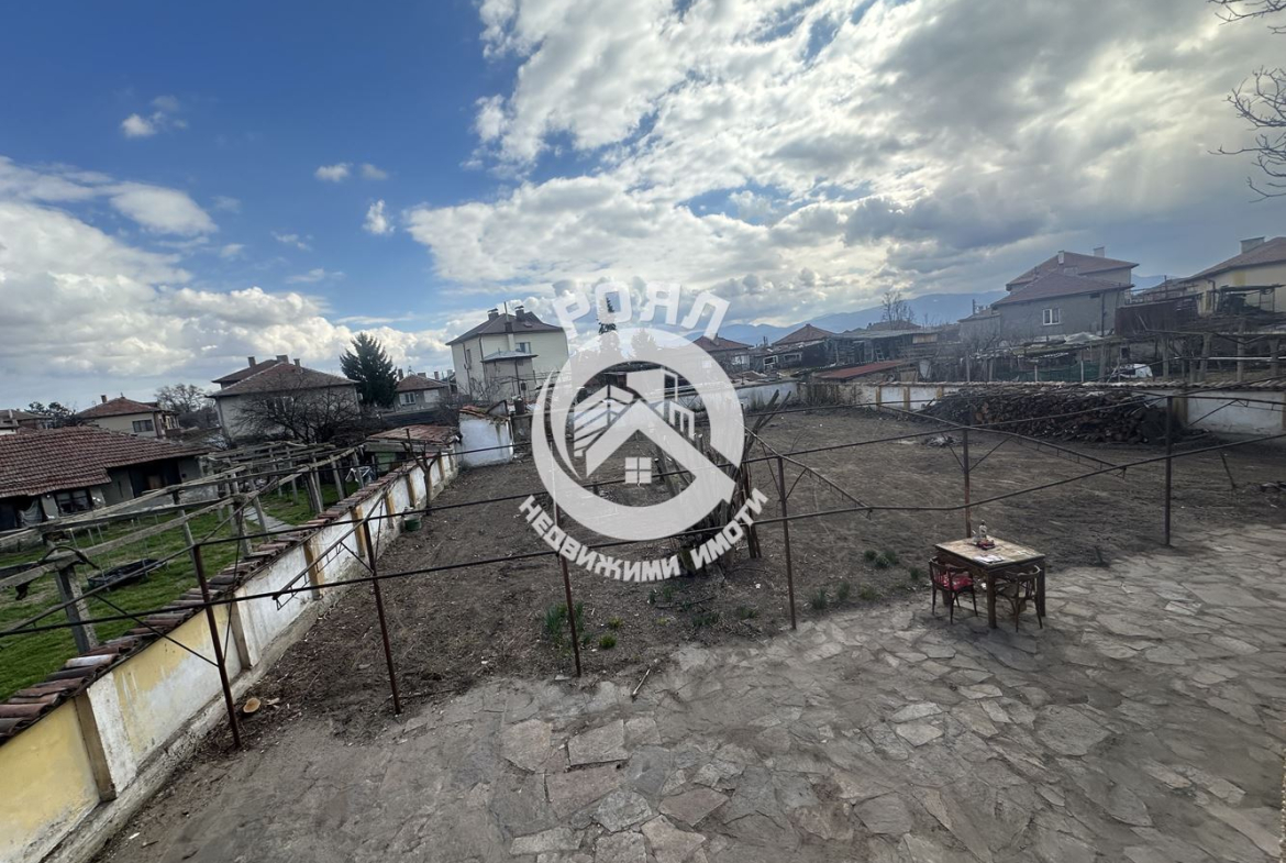 Роял Имоти продава Ексклузивно двуетажна къща с двор в гр.Стамболийски - 0