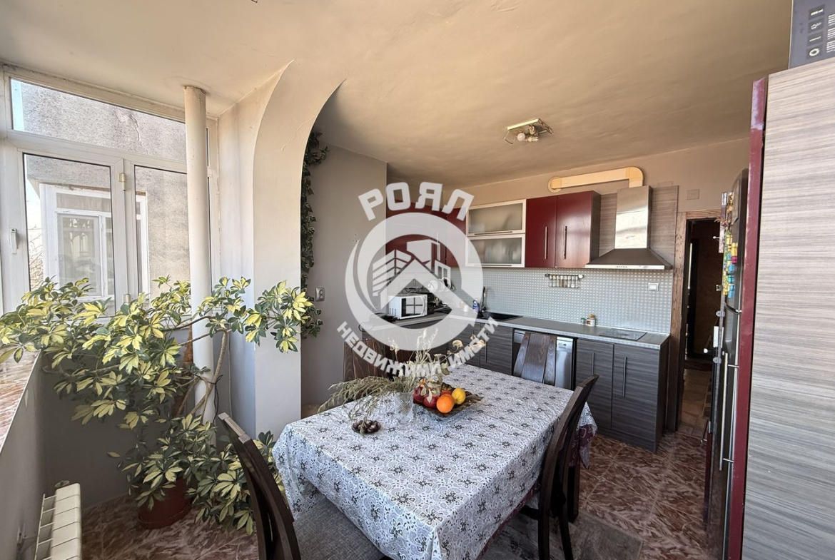 Роял имоти продава Ексклузивно тристаен апартамент в гр. Садово - 0