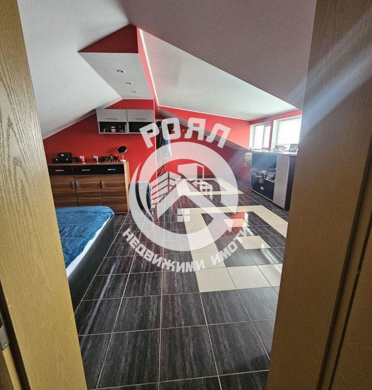 Роял Имоти продава Ексклузивно самостоятелна, обзаведена къща с двор в село Брестник, Пловдив - 0