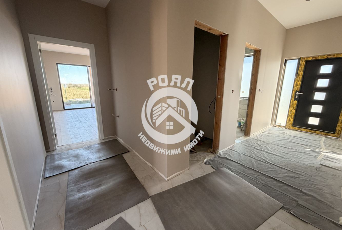 Роял имоти продава едноетажна, самостоятелна къща, село Оризари, Пловдив - 0