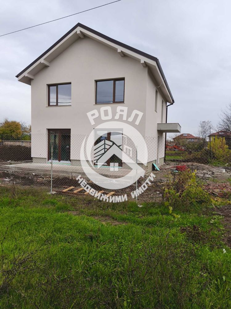 Роял Имоти продава къща в с.Строево, обл. Пловдив - 0