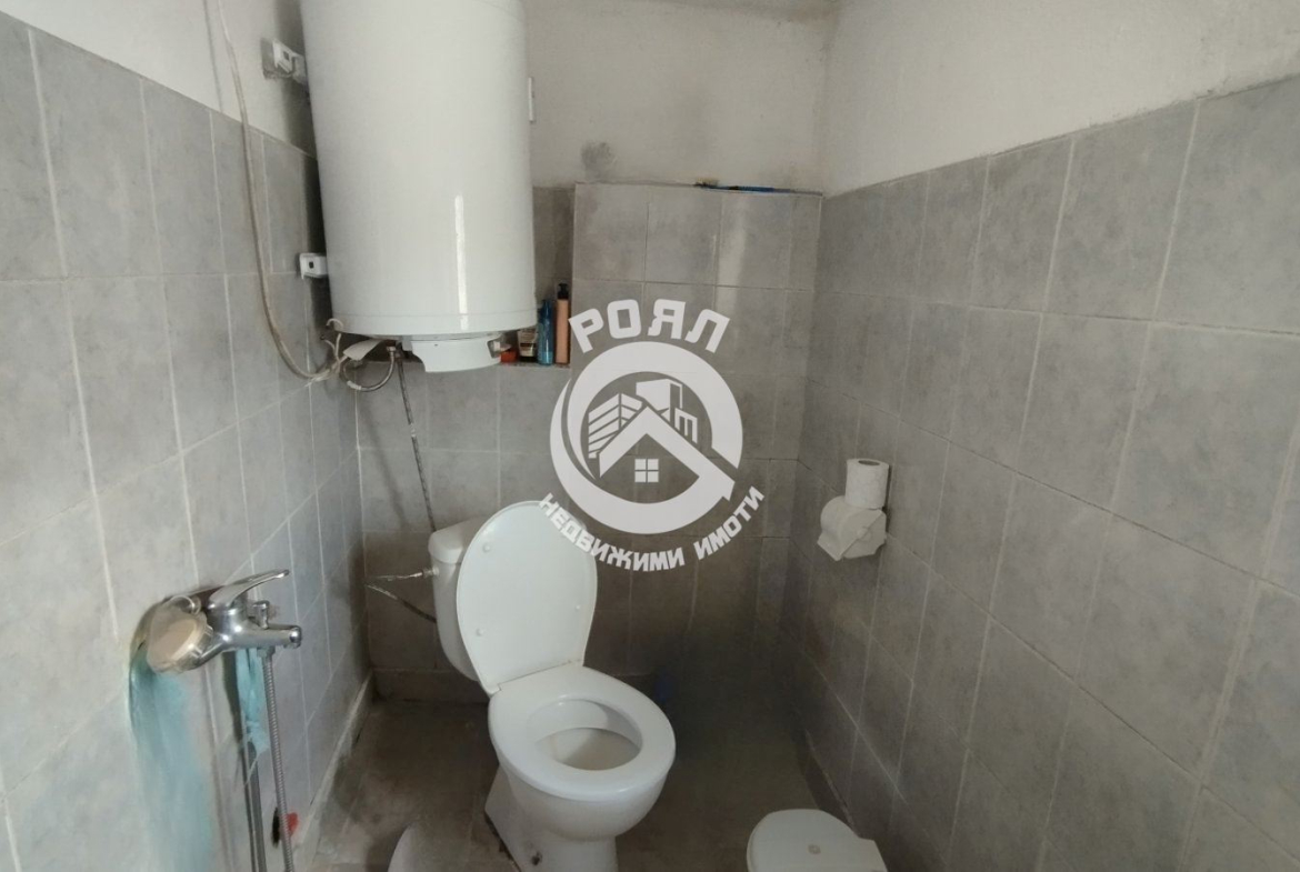 Роял имоти продава къща с двор в с. Паничери - 0