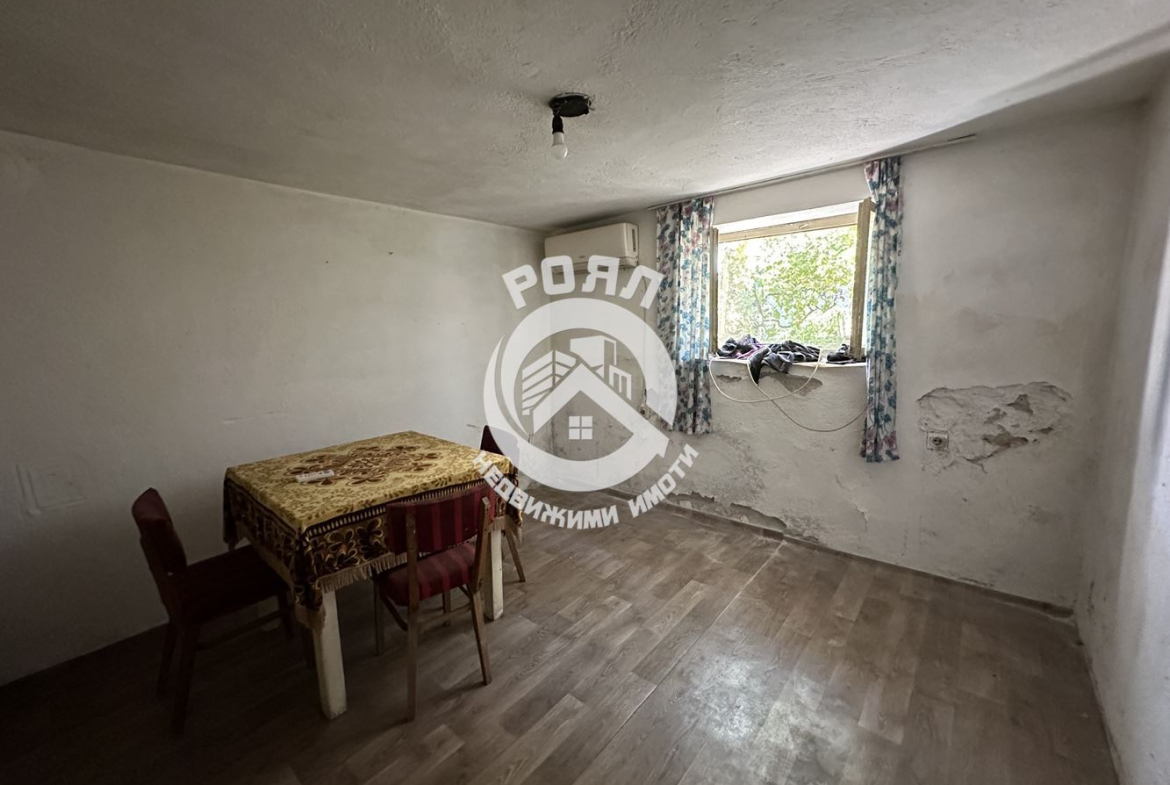 Роял Имоти продава Ексклузивно триетажна къща в гр.Стамболийски - 0