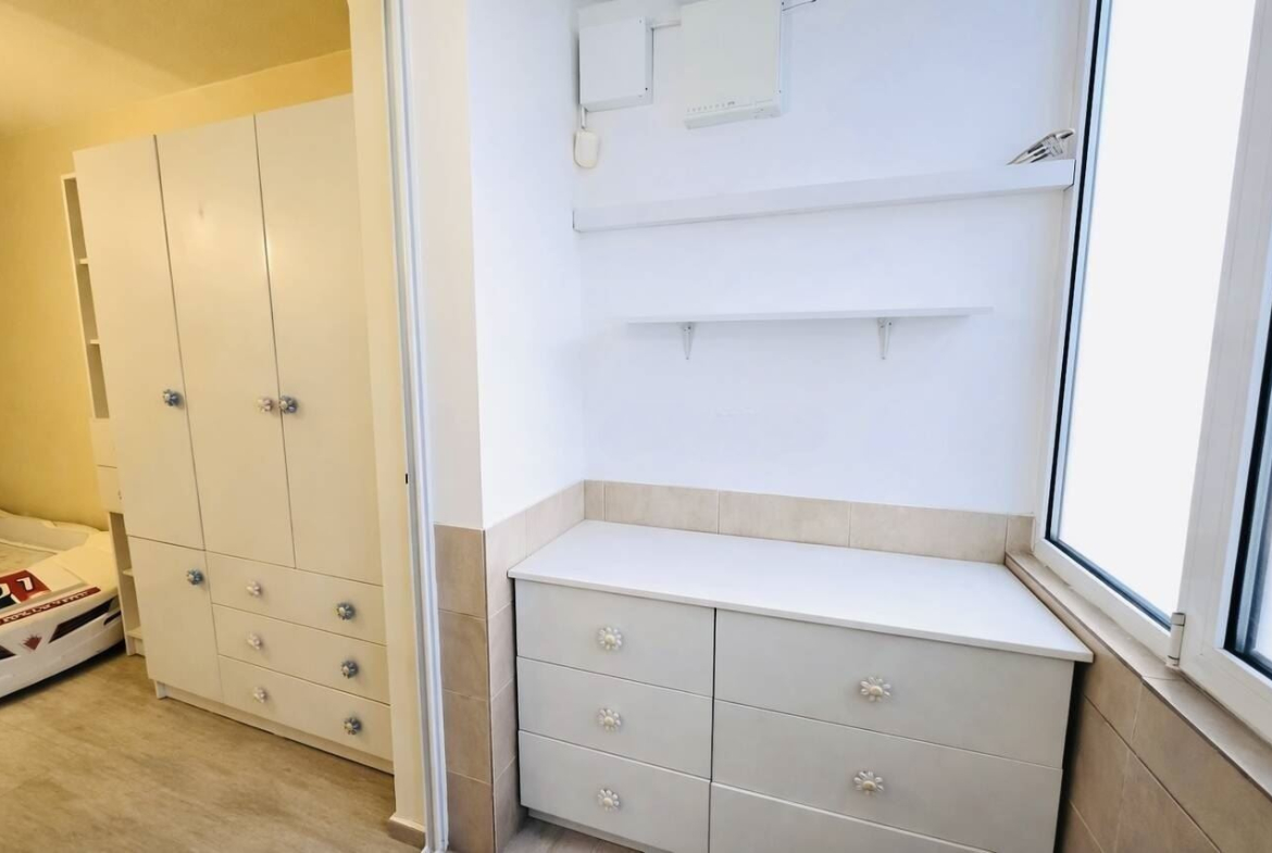 Роял имоти продава тристаен, обзаведен апартамент в Асеновград - 0