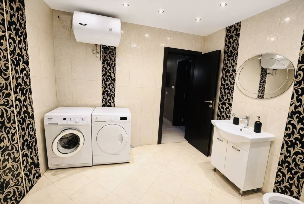 Роял имоти продава тристаен, обзаведен апартамент в Асеновград - 0