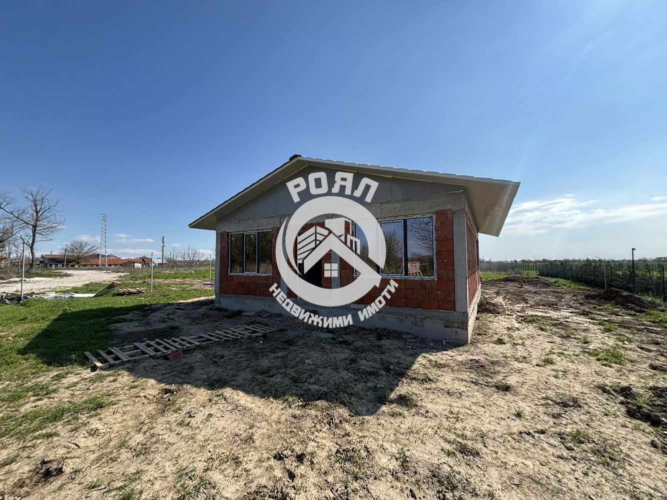 Роял Имоти продава едноетажна къща в с. Оризари - 0