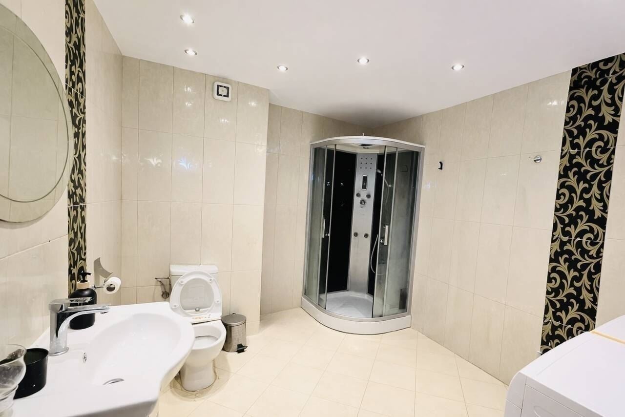 Роял имоти продава тристаен, обзаведен апартамент в Асеновград - 0