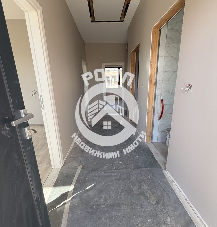 Роял имоти продава едноетажна, самостоятелна къща, село Оризари, Пловдив - 0