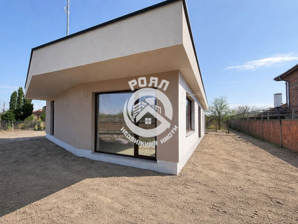 Роял Имоти продава ЕКСКЛУЗИВНО нова, модерна едноетажна къща в с. Кадиево – комфорт, качество и функционалност в едно. - 0