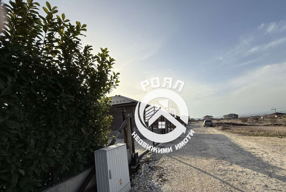 Роял имоти продава 4 парцела - УПИ в с.Марково - 0