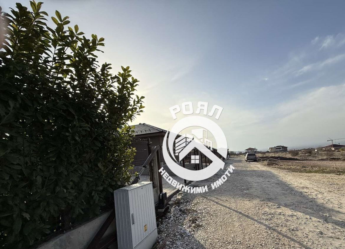 Роял имоти продава 4 парцела - УПИ в с.Марково - 0