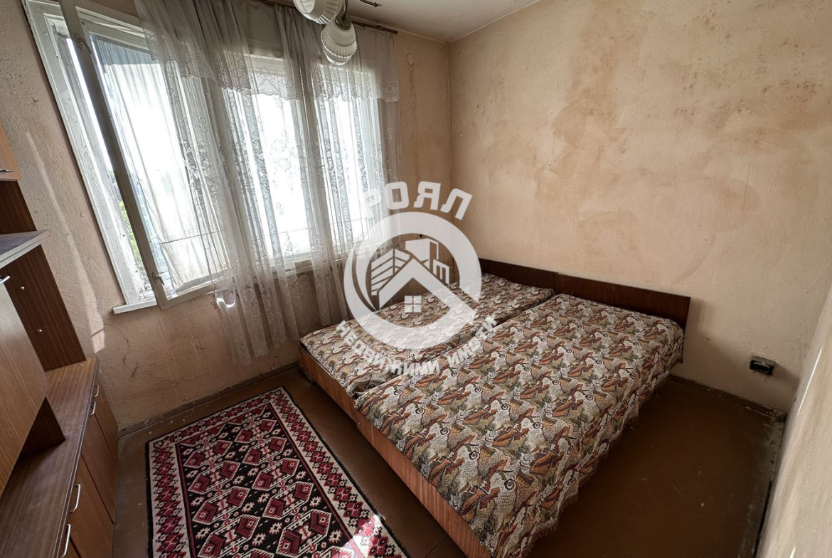 Роял Имоти продава Ексклузивно триетажна къща в гр.Стамболийски - 0