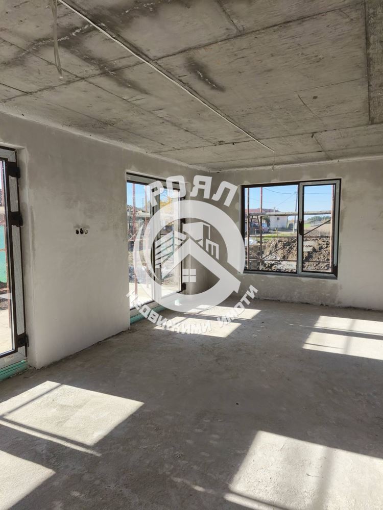 Роял Имоти продава къща в с.Строево, обл. Пловдив - 0