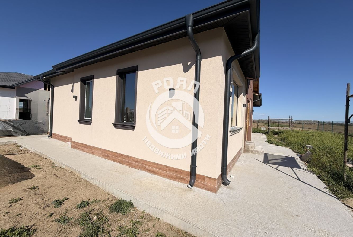 Роял имоти продава едноетажна, самостоятелна къща, село Оризари, Пловдив - 0