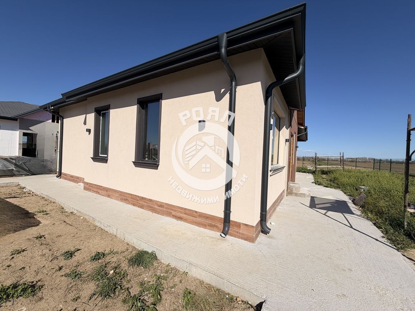 Роял имоти продава едноетажна, самостоятелна къща, село Оризари, Пловдив - 0