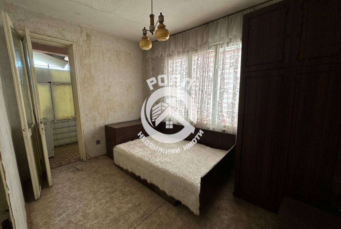 Роял Имоти продава Ексклузивно триетажна къща в гр.Стамболийски - 0